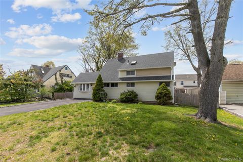 Homes For Sale - 28 Apollo Lane<br/> Hicksville, NY 11801