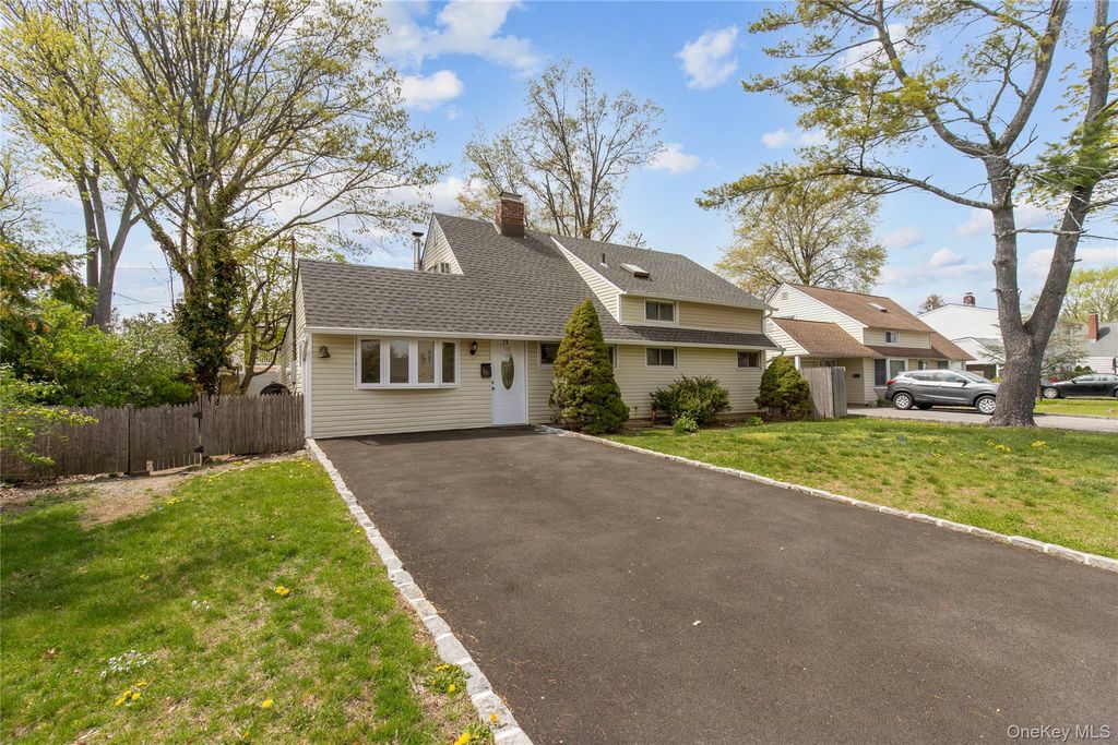 Photo of 28 Apollo Lane, Hicksville, NY 11801 (MLS # 988654)