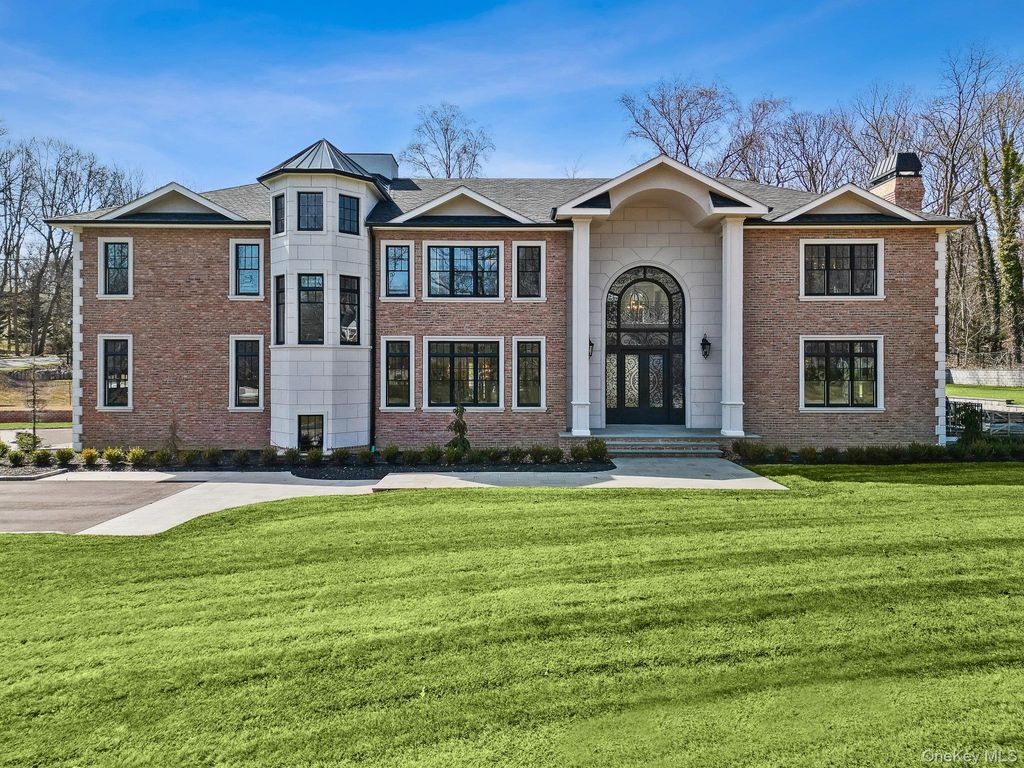 Photo of 24 Landview Drive, Dix Hills, NY 11746 (MLS # 957362)