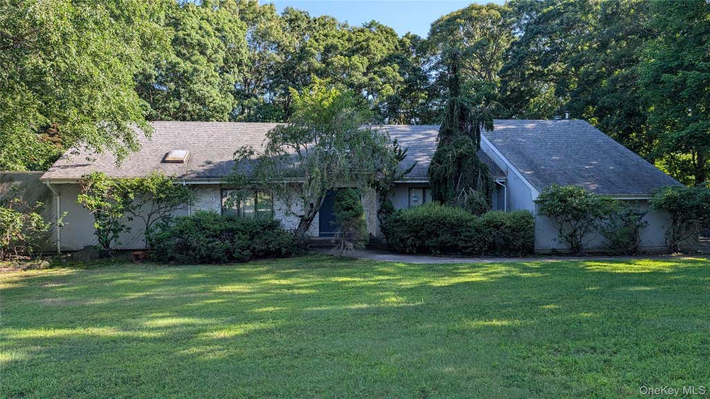 Photo of 4 Oak Hills Drive, Rocky Point, NY 11778 (MLS # 1028963)
