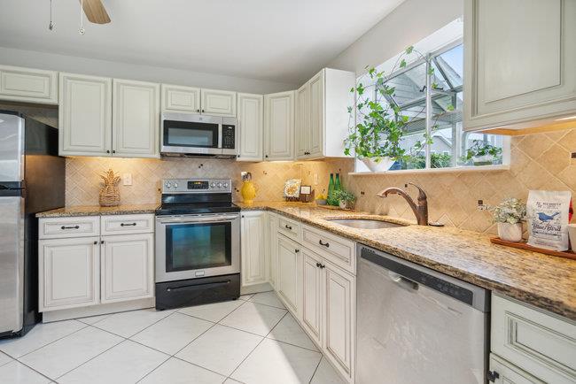 106 E Midland Pond Court #FIRST FLOOR, Moriches, New York image 6