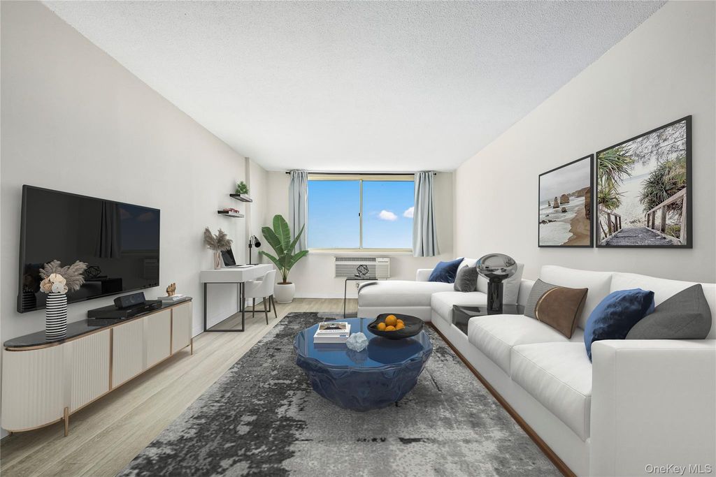 Photo of 118-18 Union Turnpike #11A, Kew Gardens, NY 11415 (MLS # 947085)