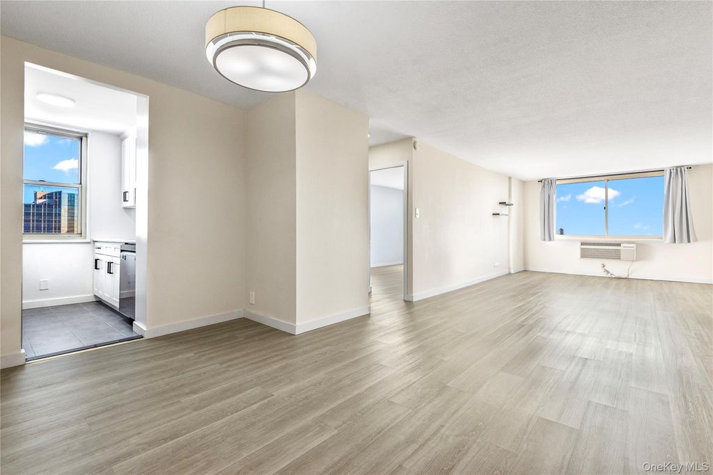 Photo of 118-18 Union Turnpike #11A, Kew Gardens, NY 11415 (MLS # 947085)