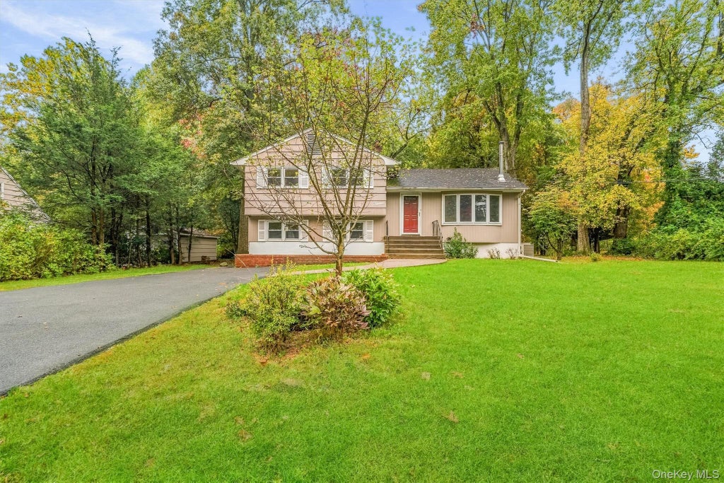 Photo of 15 oak Road, New City, NY 10956 (MLS # 1061793)