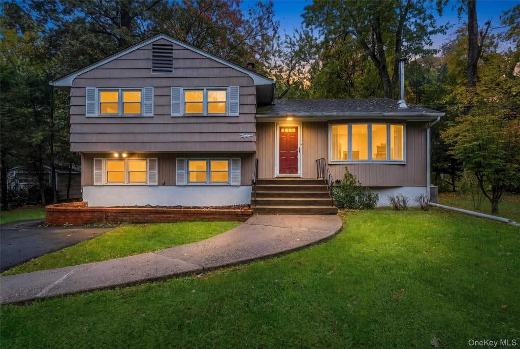 Photo of 15 oak Road, New City, NY 10956 (MLS # 1061793)