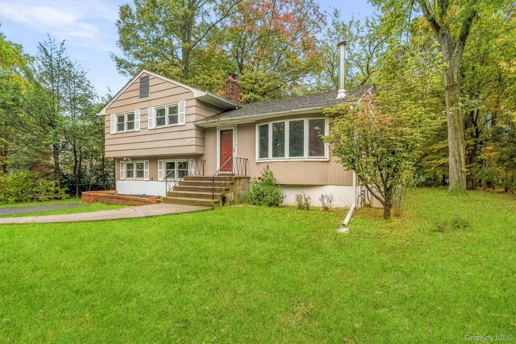 Photo of 15 oak Road, New City, NY 10956 (MLS # 1061793)