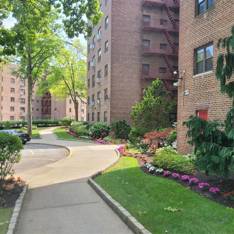 86 -70 Francis Lewis Unit A55, Holliswood, NY 11427 - MLS#: 866720