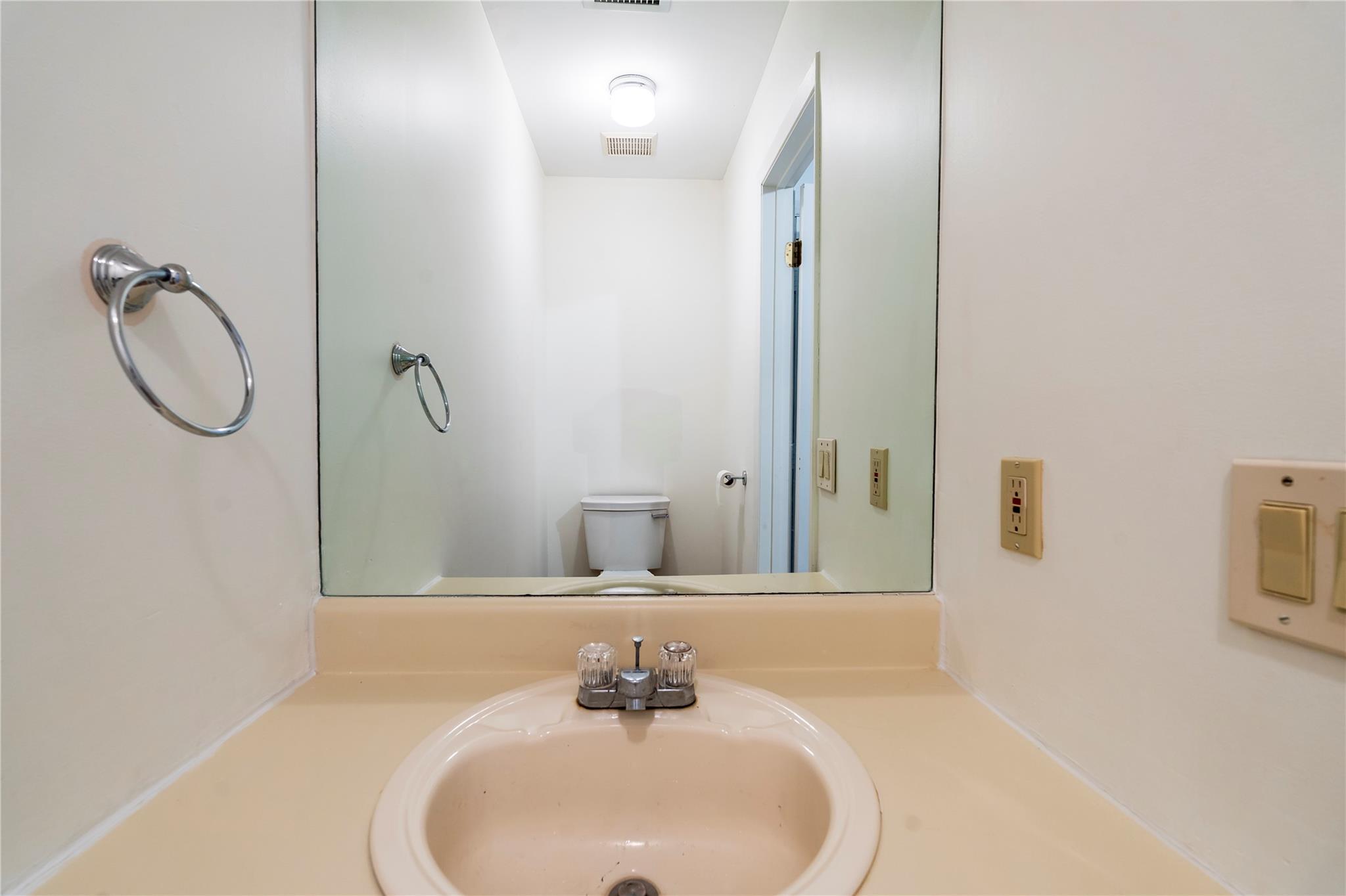 1105 Sara Circle #1105, Brookhaven, New York image 9