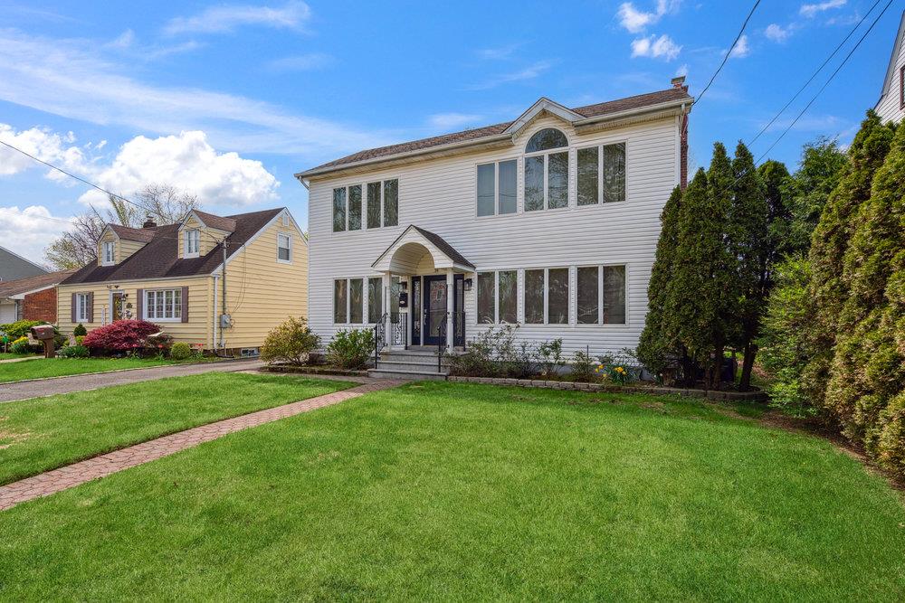 44 Netz Place, Albertson, New York image 3