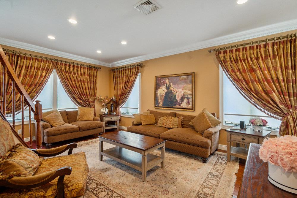 44 Netz Place, Albertson, New York image 4