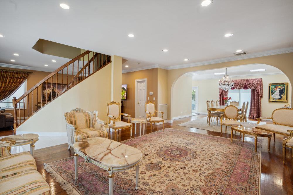 44 Netz Place, Albertson, New York image 9