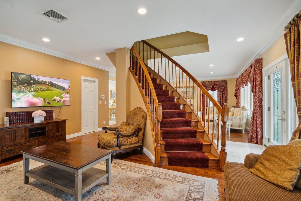 44 Netz Place, Albertson, New York image 7