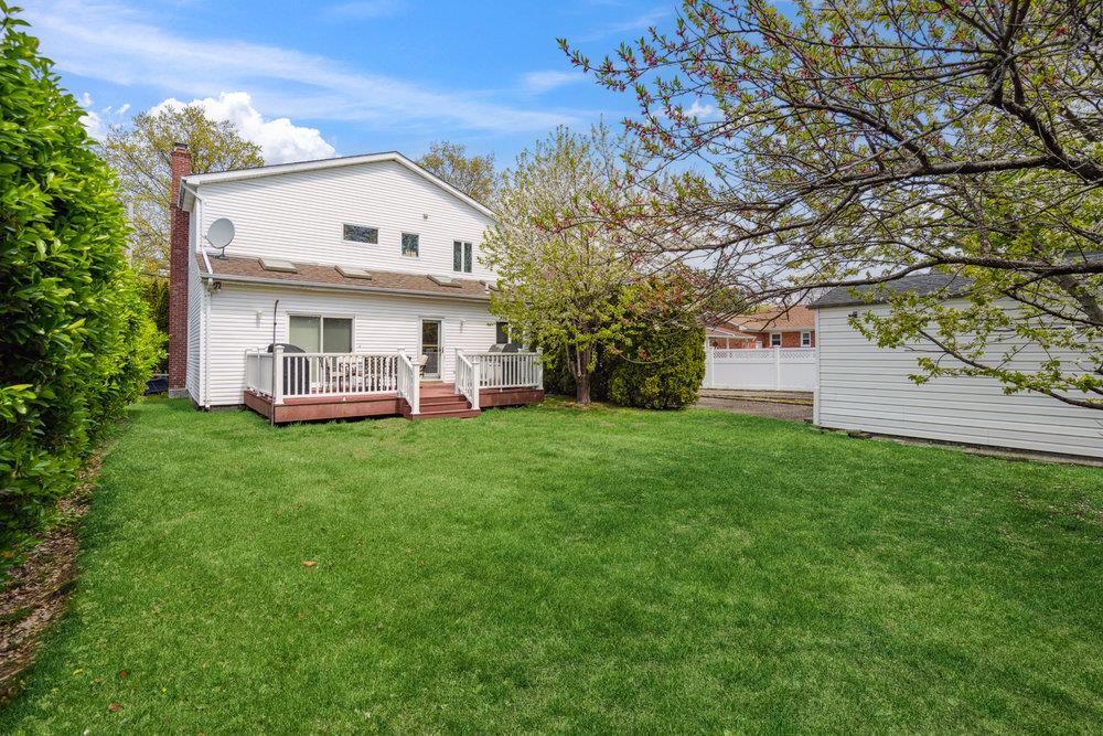 44 Netz Place, Albertson, New York image 32