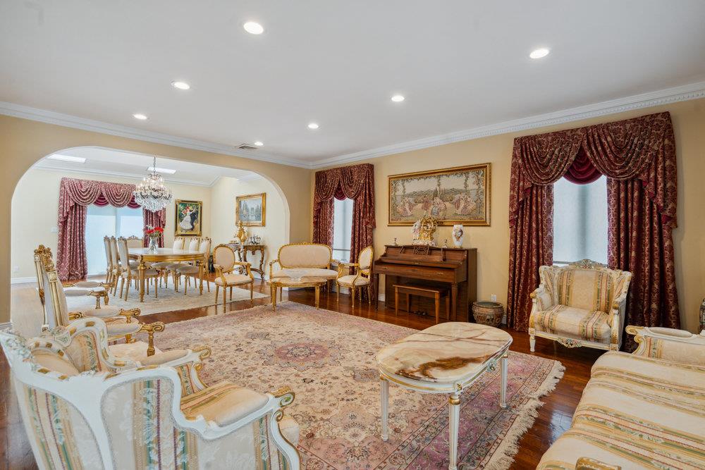44 Netz Place, Albertson, New York image 8