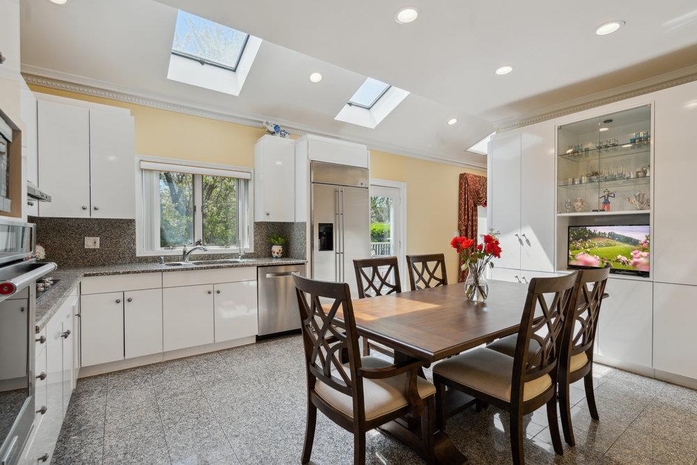44 Netz Place, Albertson, New York image 17