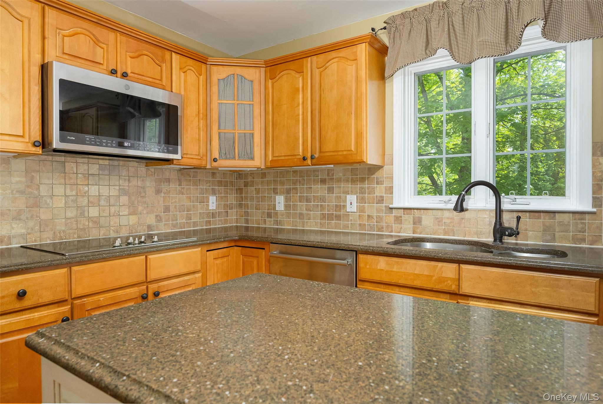 76 Rockledge Drive