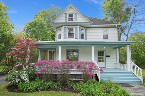 Homes For Sale - 294 Bedford Road<br/> Pleasantville, NY 10570