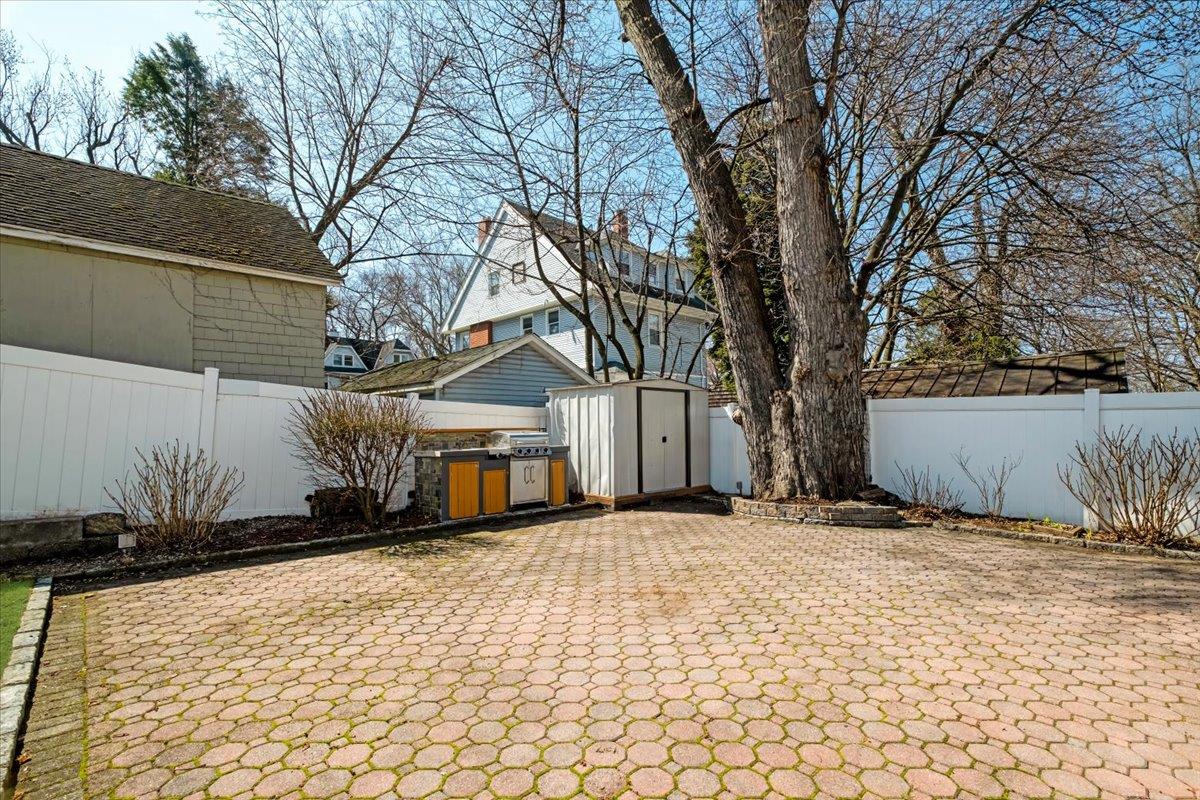 16 N Whitfield Terrace, New Rochelle, Florida image 18