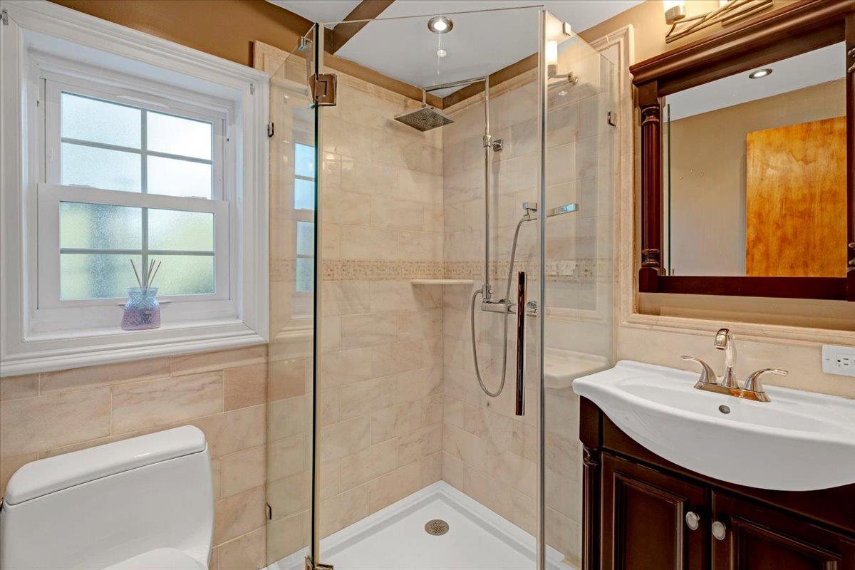 16 N Whitfield Terrace, New Rochelle, Florida image 13
