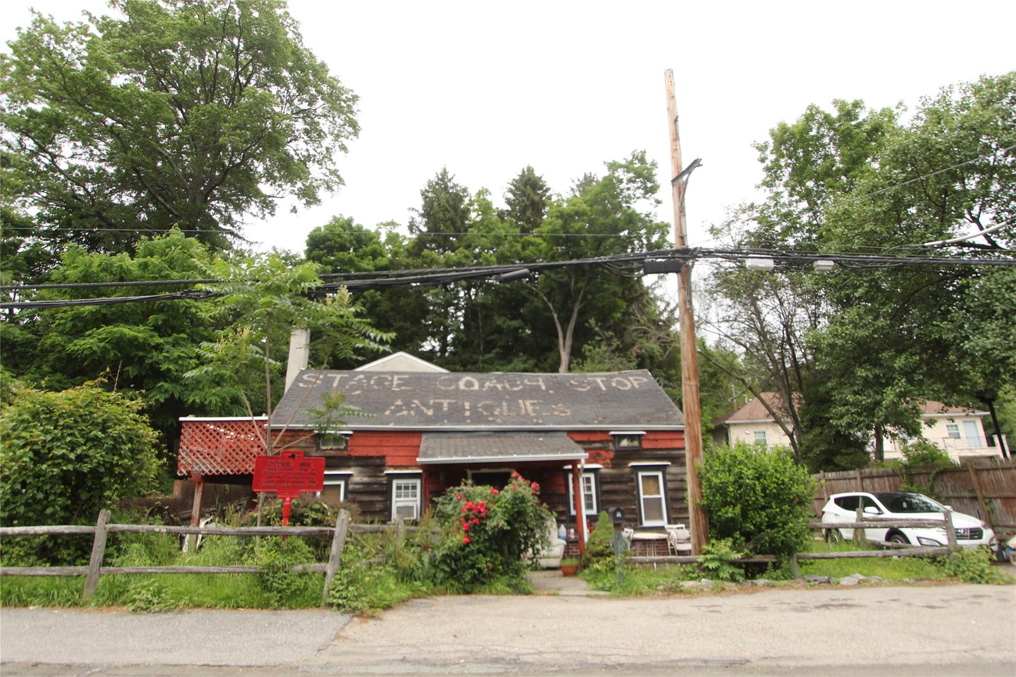 Property for Sale at White Plains Road, Tarrytown, New York - Bedrooms: 3 
Bathrooms: 3 
Rooms: 7  - $649,000