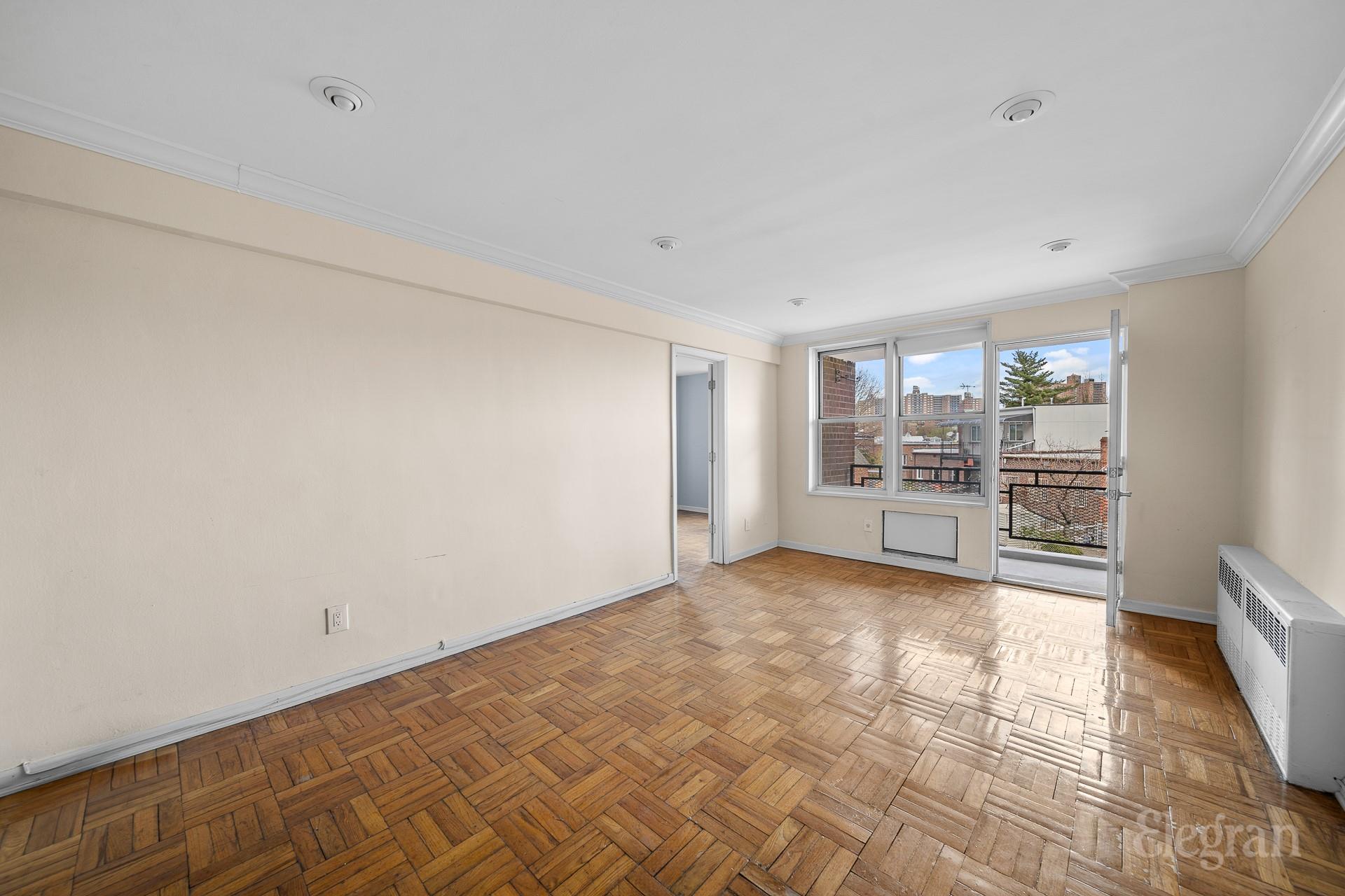 67-50 Thornton Place Pl #1F, Forest Hills, New York image 2