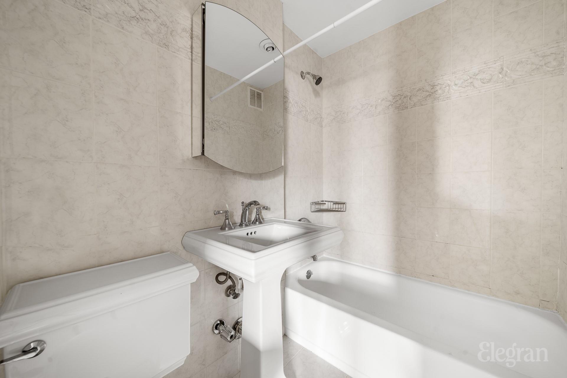 67-50 Thornton Place Pl #1F, Forest Hills, New York image 10