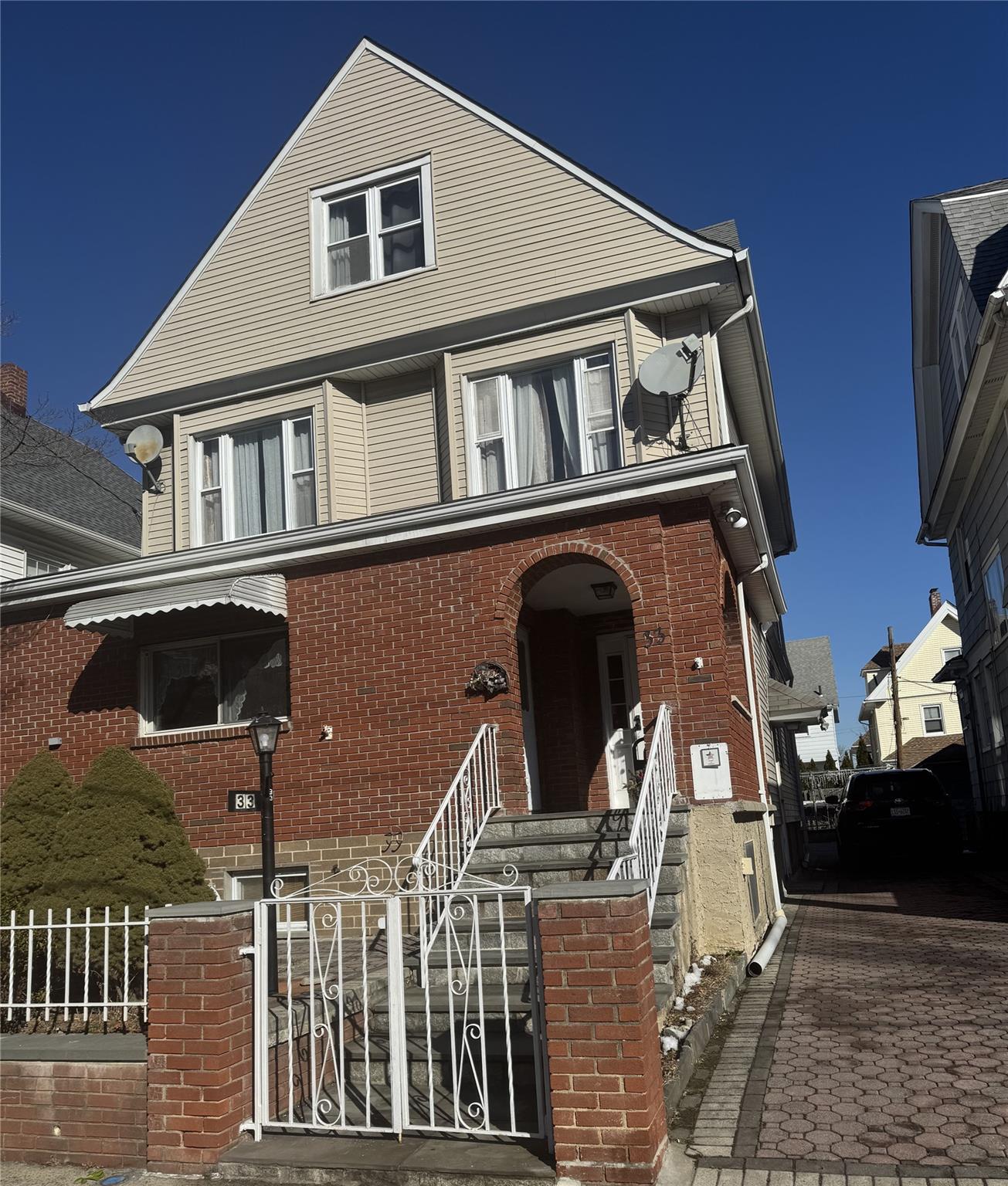 Lincoln Street, New Rochelle, New York - 4 Bedrooms  
3 Bathrooms - 