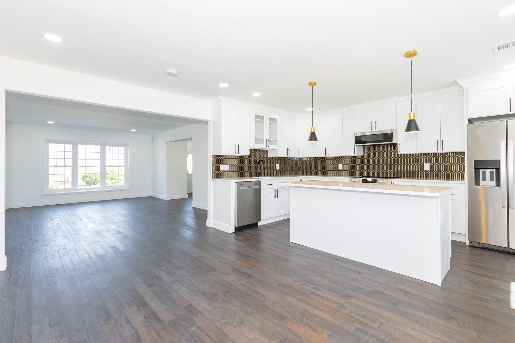 38 Melody Lane, Amityville, New York image 2