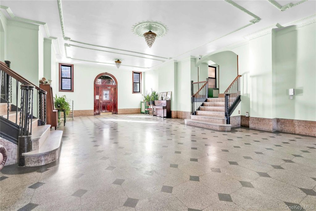 Photo of 84-02 Beverly Road #2B, Kew Gardens, NY 11415 (MLS # 966120)