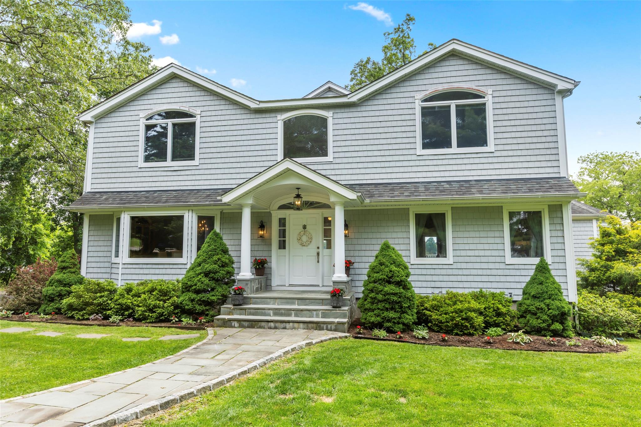 Youngs Lane, Setauket, Hamptons, NY - 4 Bedrooms  
3 Bathrooms - 
