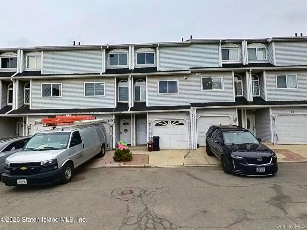 Photo of 41 Simmons Loop, Staten Island, NY 10314 (MLS # 1027918)