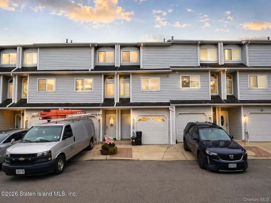 Photo of 41 Simmons Loop, Staten Island, NY 10314 (MLS # 1027918)