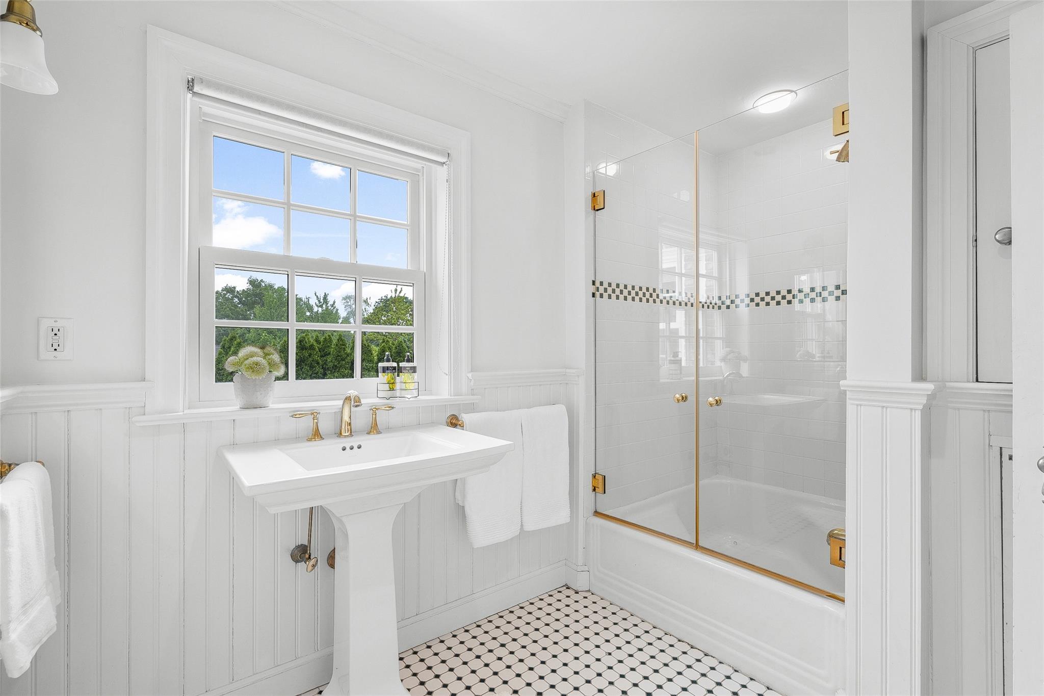 17 Byron Lane, Larchmont, New York image 25