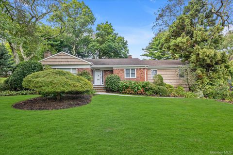 Photo of 19 Flamingo Road, East Hills, NY 11576 (MLS # 912329)