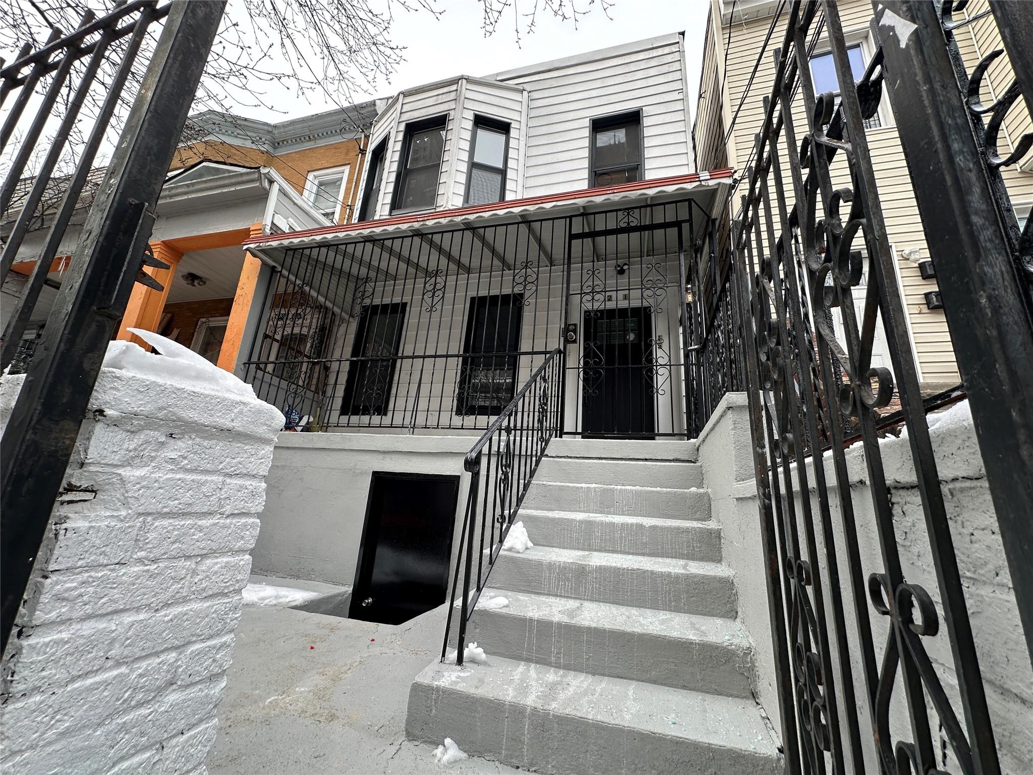 Belmont Avenue, Bronx, New York - 8 Bedrooms  
4 Bathrooms - 