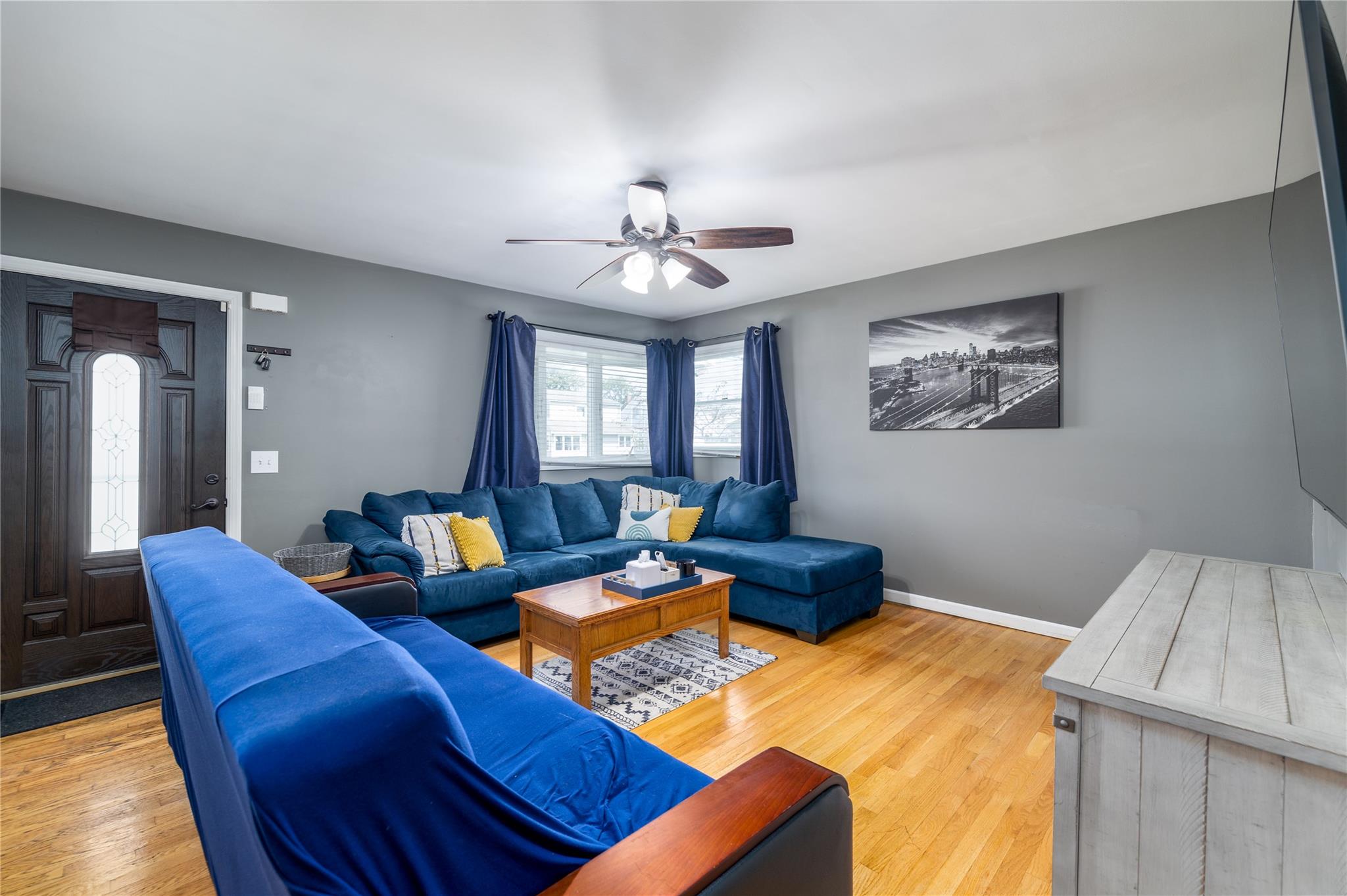 39 E Hollywood Avenue, Lindenhurst, New York image 3