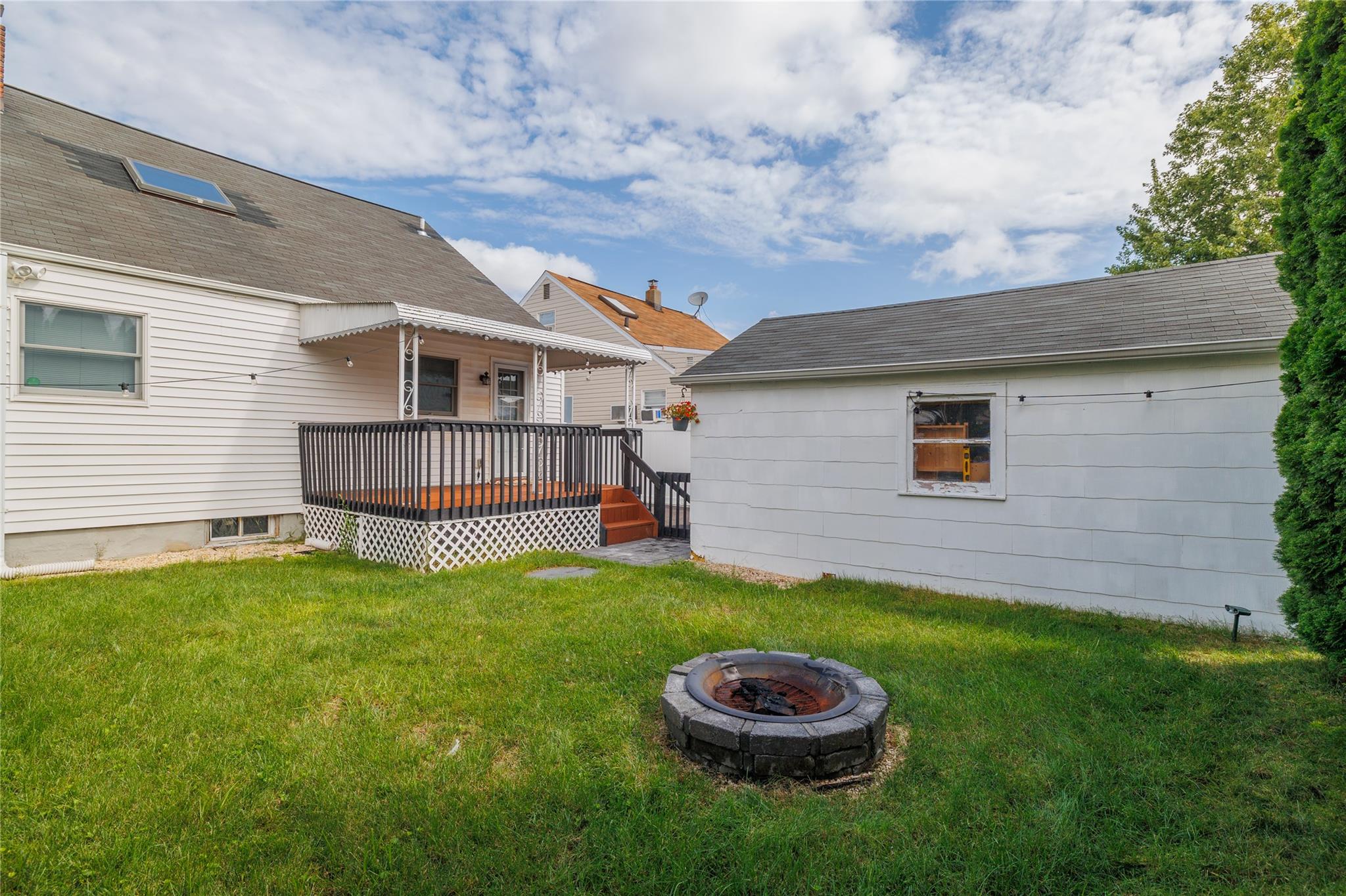 39 E Hollywood Avenue, Lindenhurst, New York image 14