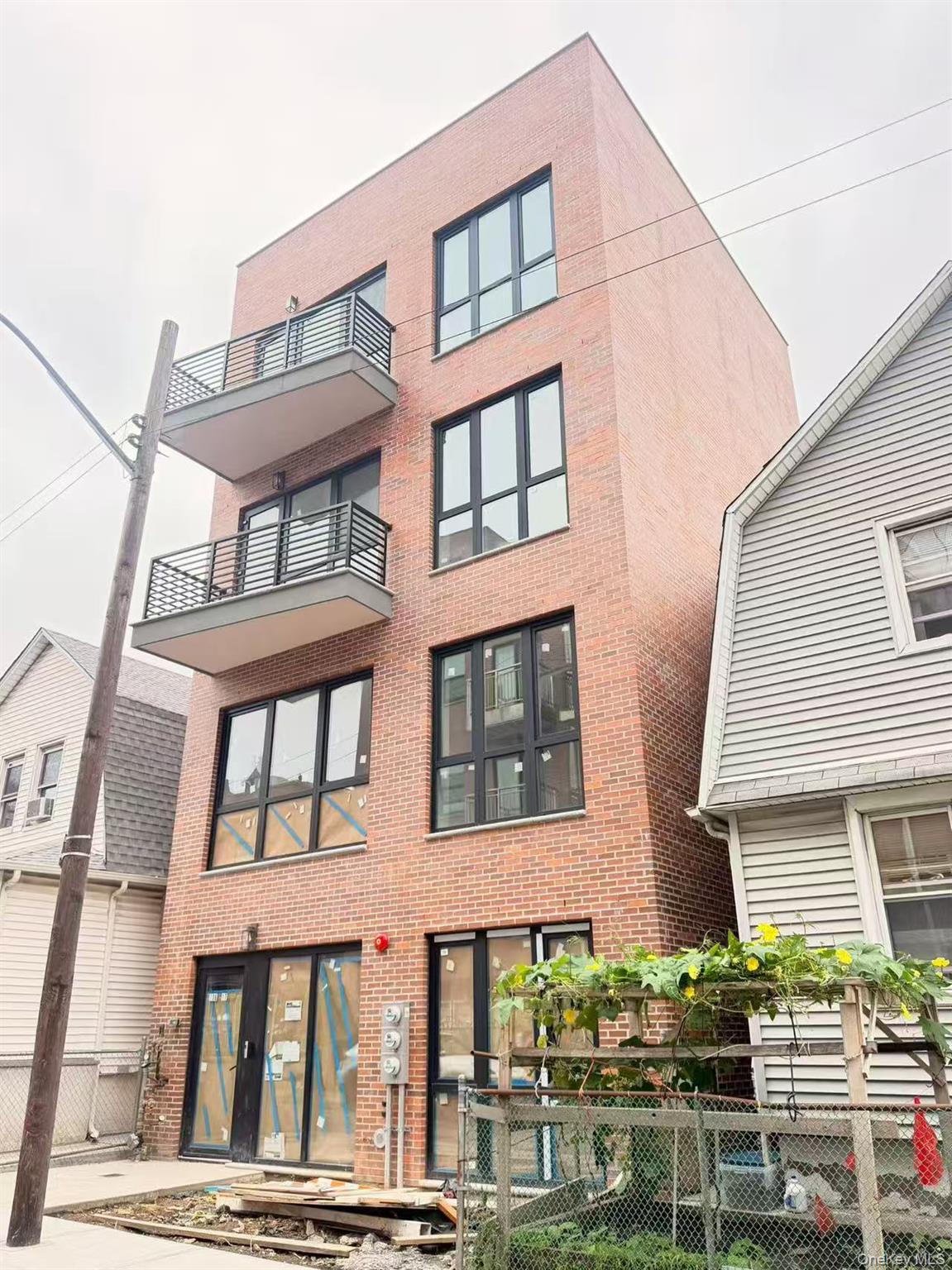 136-17 Carlton Place