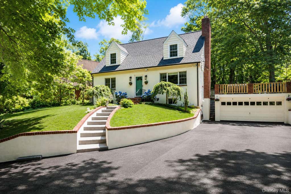 Photo of 58 Elwood Road, Northport, NY 11768 (MLS # 1030607)