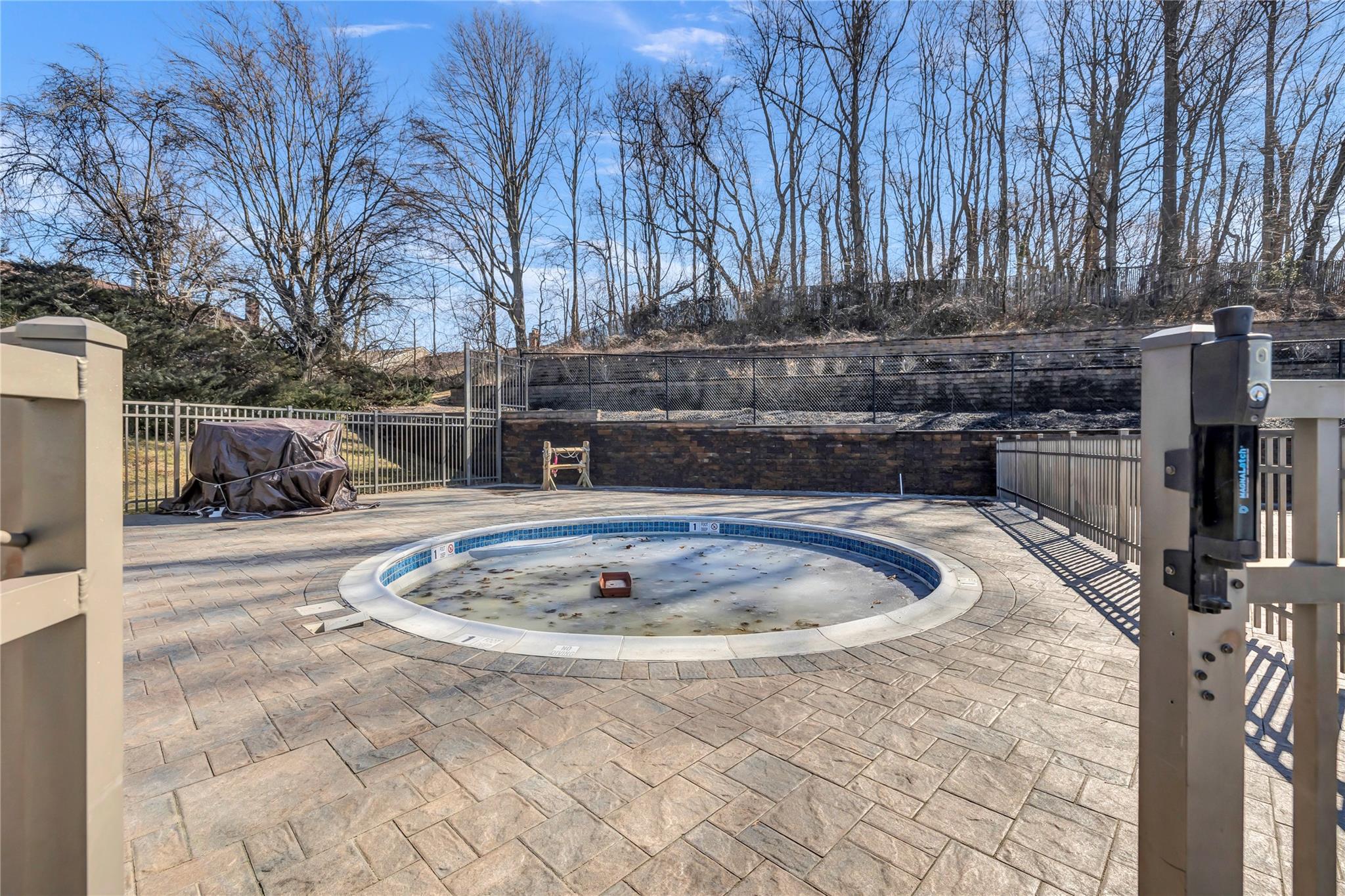 79 Woodlake Drive, Woodbury, New York image 42
