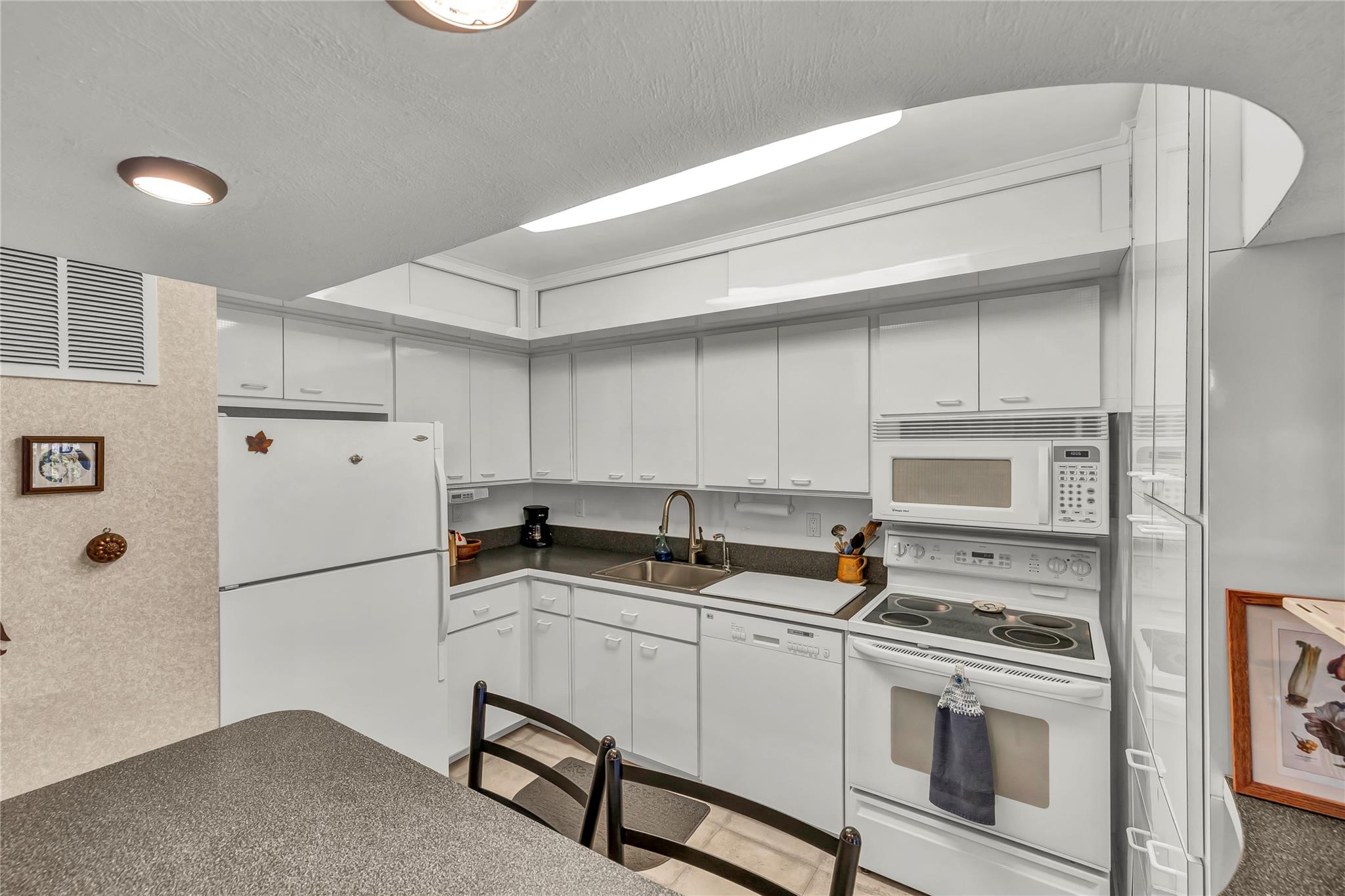 79 Woodlake Drive, Woodbury, New York image 10