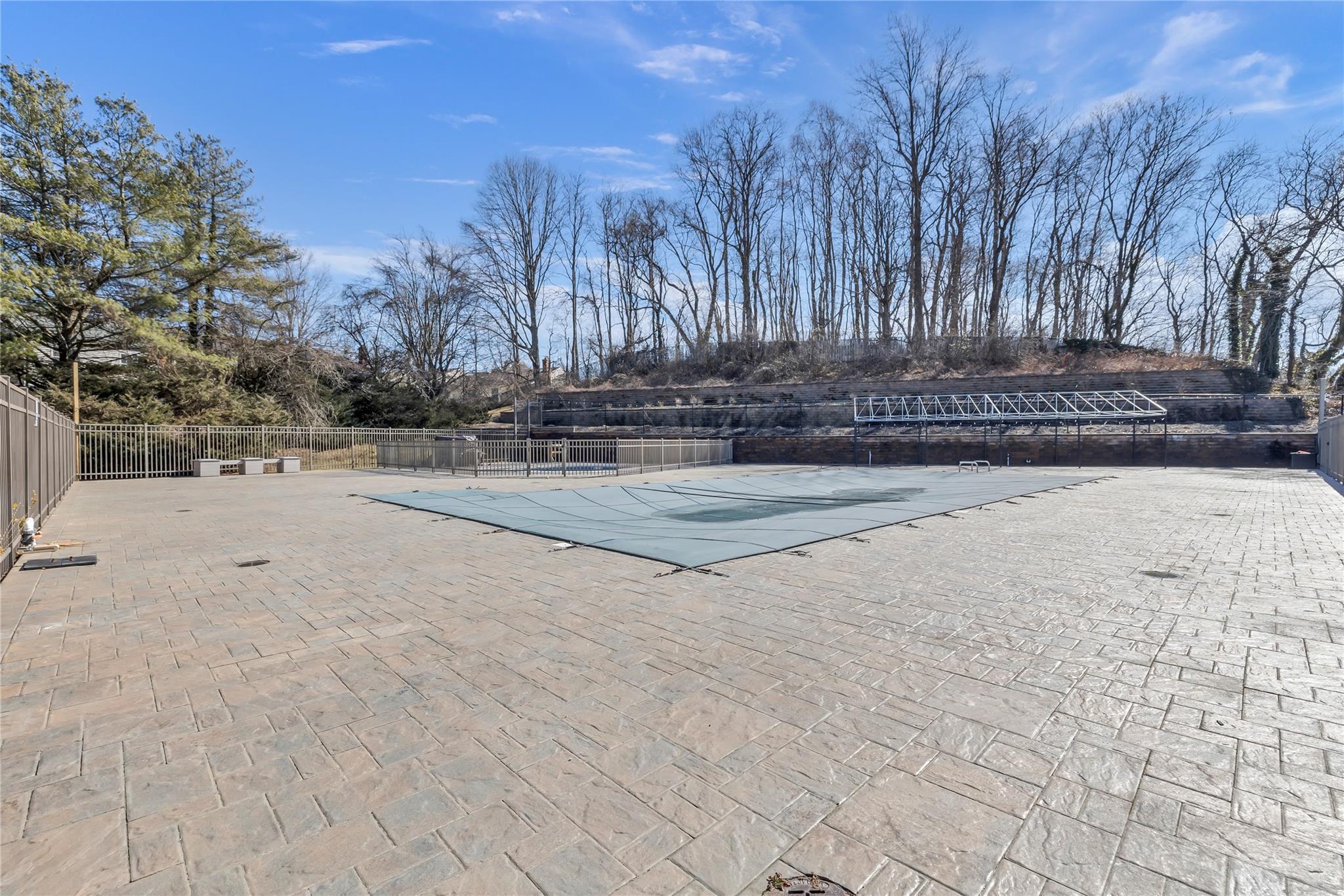 79 Woodlake Drive, Woodbury, New York image 41