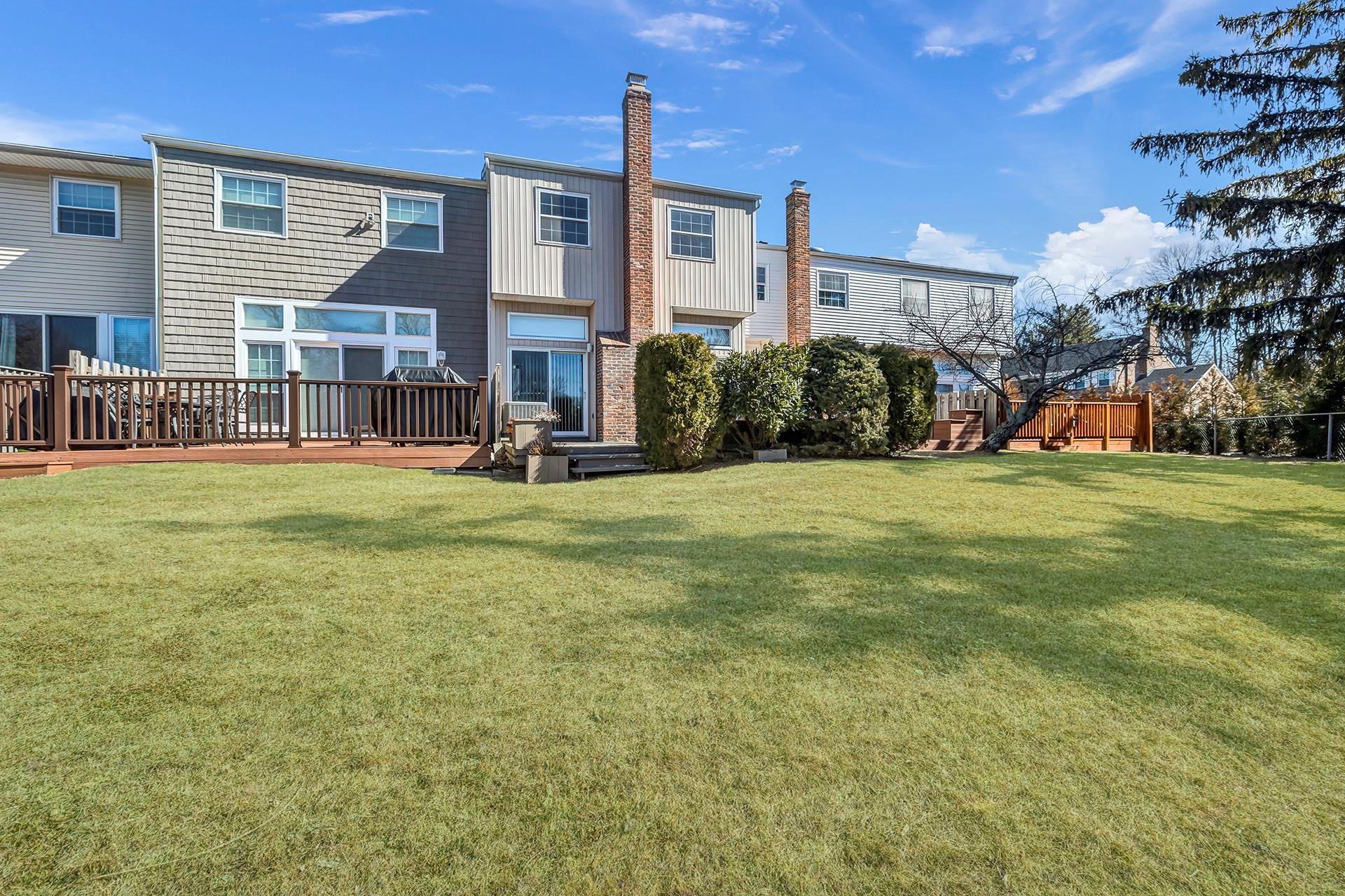 79 Woodlake Drive, Woodbury, New York image 31