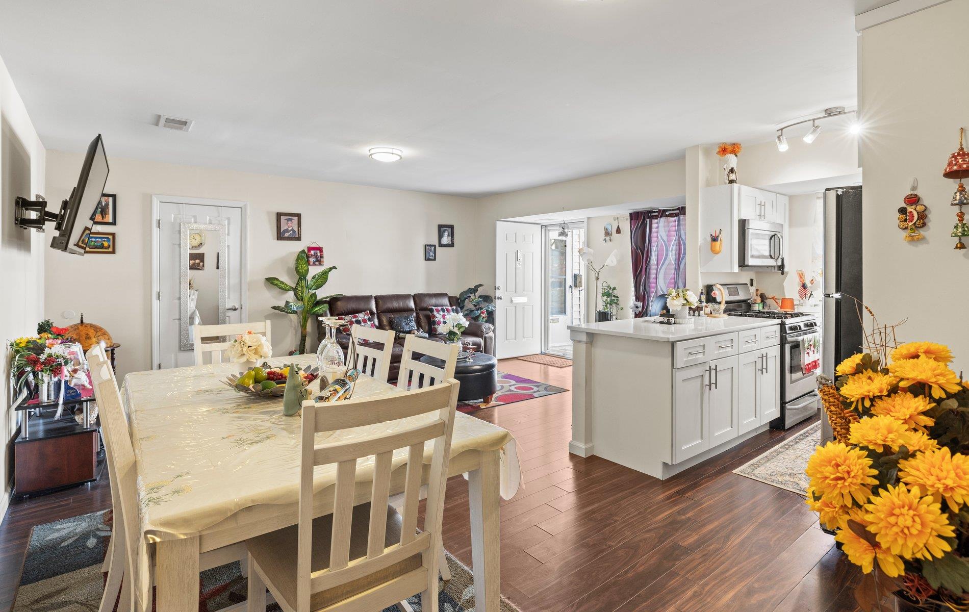 25 Denver Ct #25, Coram, New York image 5