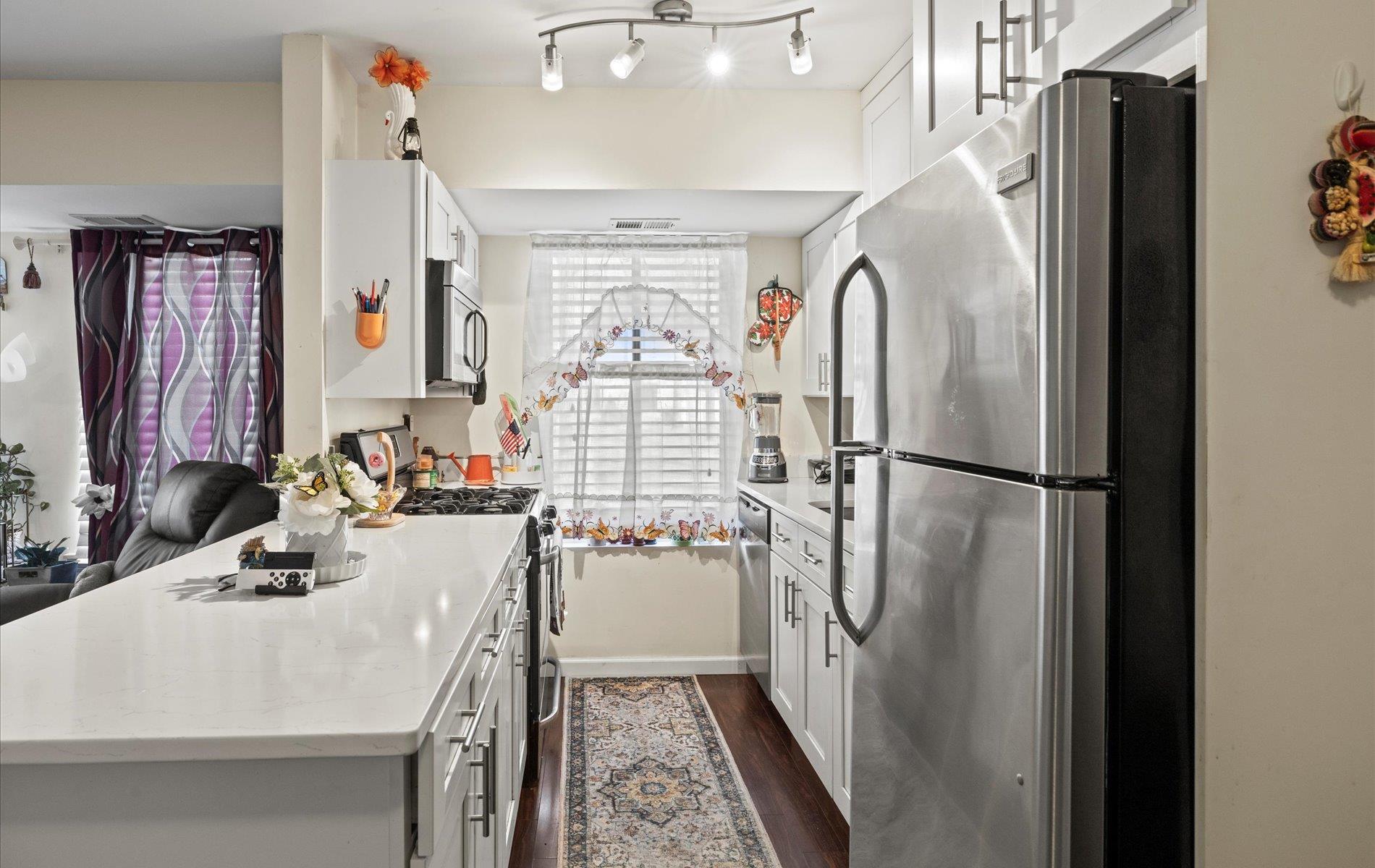 25 Denver Ct #25, Coram, New York image 2