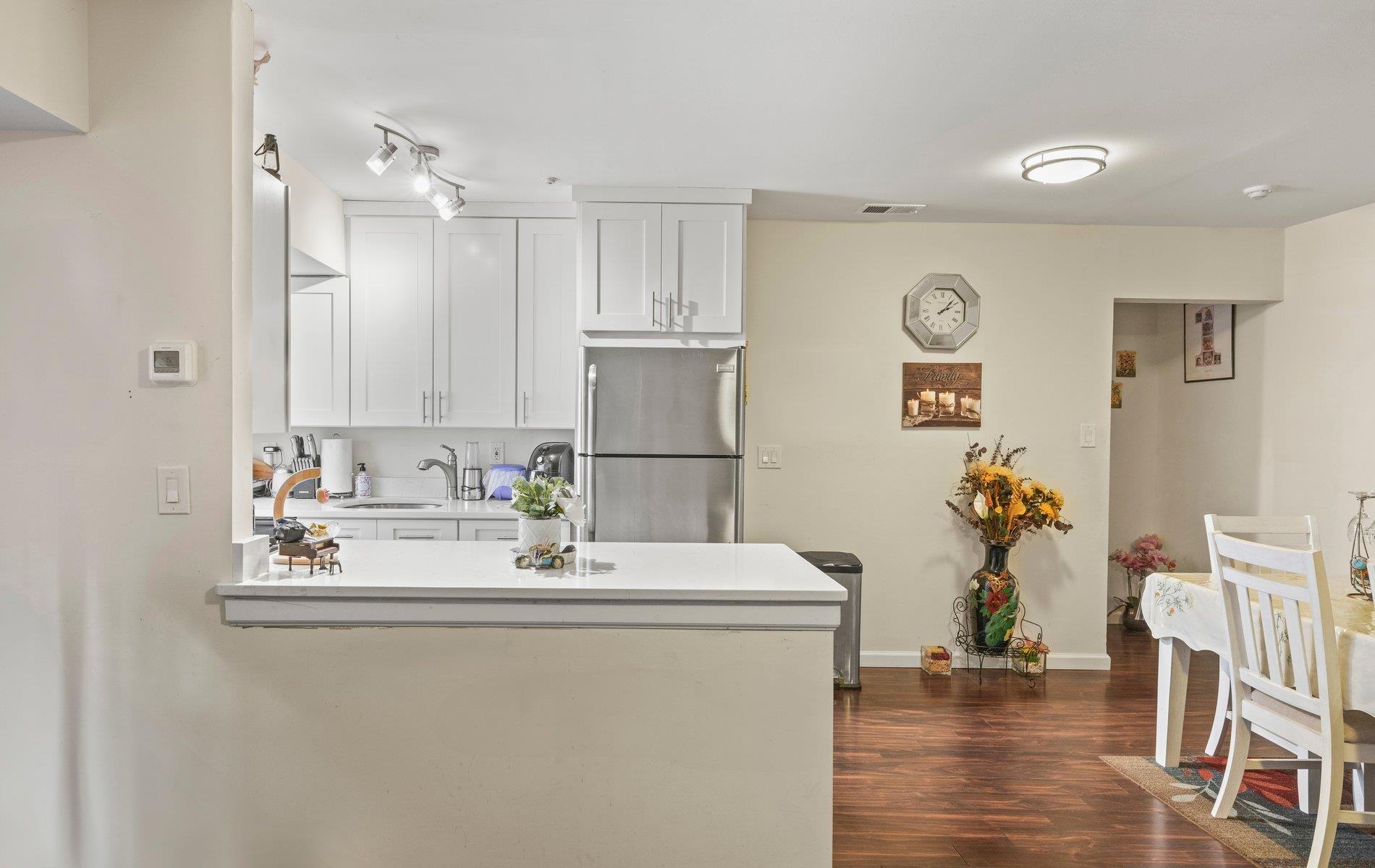 25 Denver Ct #25, Coram, New York image 4
