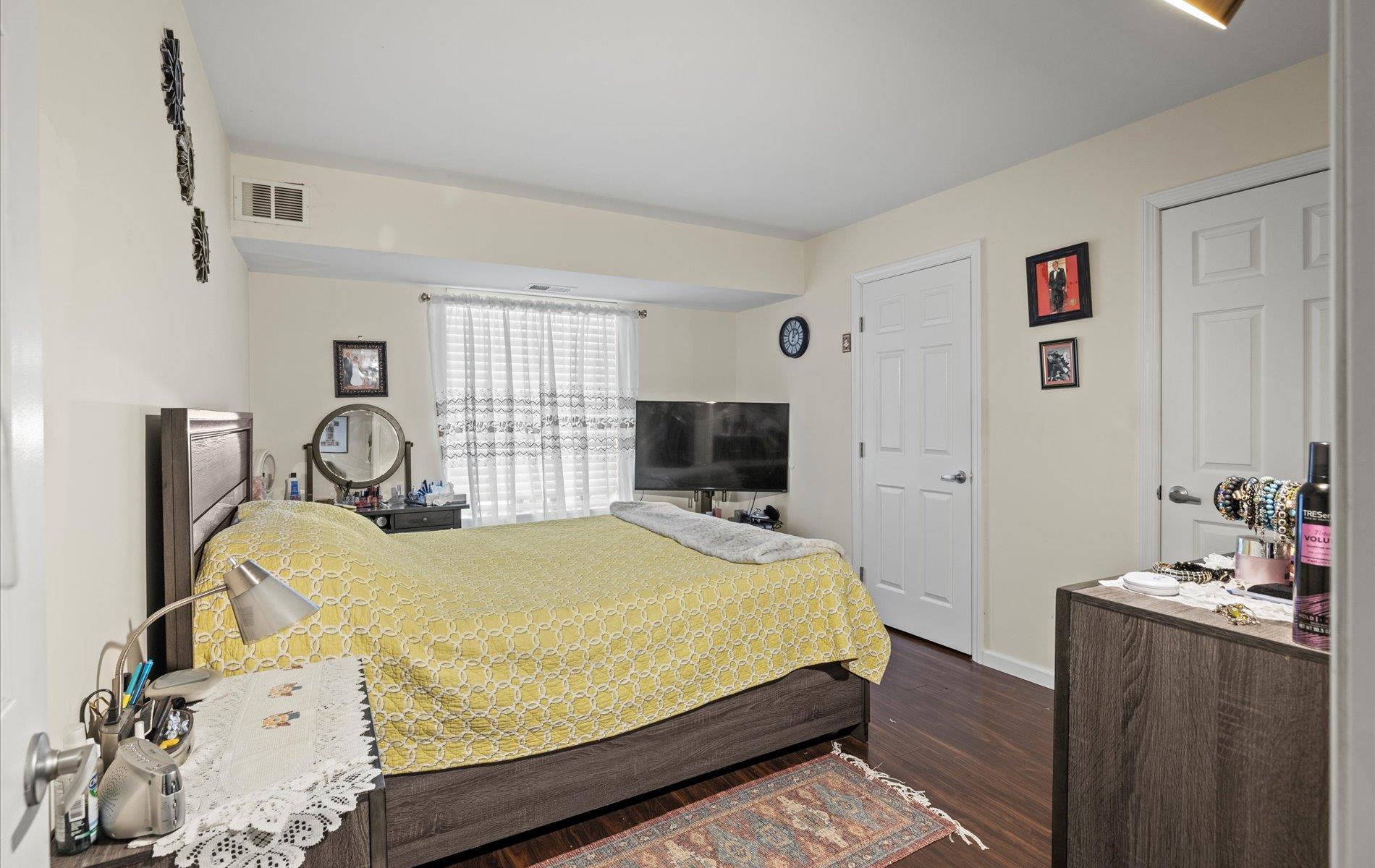 25 Denver Ct #25, Coram, New York image 8