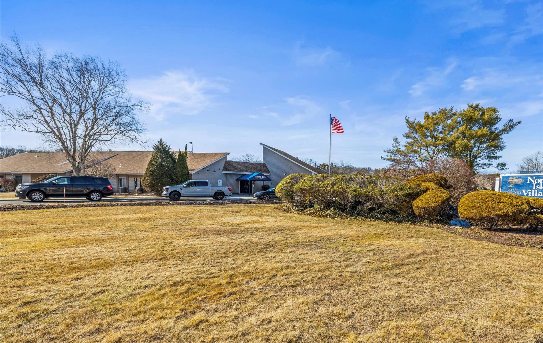 25 Denver Ct #25, Coram, New York image 14