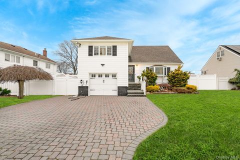 264 W End Avenue Massapequa NY 11758