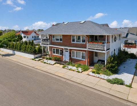 Apartment For Rent - 725 E Broadway #4<br/> Long Beach, NY 11561